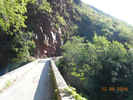 Auteur : Elki, Commentaire : Le petit pont qui marque l?embranchement lorsqu'on quitte les gorges du Cians (km 8). A partir de là, la montée va prendre irrémédiablement de l'altitude.