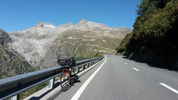 Montée : Furkapass depuis Realp, Commentaire : Dommage de devoir freiner sur une si belle route