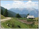 Auteur : CYCLOHC, Reactie : A l'approche du Col. Au sommet, les remontées mécaniques ne sont pas photogéniques, il vaut mieux cette cabane d'alpages...