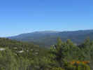 Auteur : Elki, Commentaire : Au sommet, vue sur le massif de la Sainte-Baume.