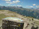 Author : Siberian Wolf 10, Comment : Août 2017. Table d'orientation du col de Granon. C'est ici que l'altitude est à 2413m et non pas au col un peu plus bas contrairement à ce qu'indique le panneau d'arrivée. Au col de Granon sous la table d'orientation, l'altitude est de 2404m.