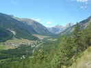 Author : Siberian Wolf 10, Comment : Août 2017. Vue dès la première épingle sur ce qui doit être le village du Rosier, la vallée de la Clarée et le Bois de l'Infernet