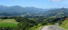 Author : Baretous, Comment : Vue sur St.-Jean-Pied-de-Port. A droite, le pic de l'Arradoy que l'on peut aussi grimper à vélo.