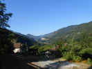 Auteur : Elki, Commentaire : Vue sud sur Lantosque et la vallée de la Vésubie. Photo prise de l'entrée de La Bollène-Vésubie.