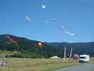 Author : Siberian Wolf 10, Comment : Août 2017. Petit rassemblement de cerfs-volants au pied de l'ascension.