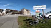 Montée : Station de Superbagneres depuis Bagneres de Luchon, Commentaire : architecture de montagne ... 