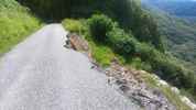 Montée : Col de Marmare depuis Savignac les Ormeaux, Commentaire : La route s'est écroulée dans le ravin à 200 ou 300 m du sommet. Aucun danger pour passer en vélo...