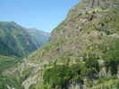 Author : Siberian Wolf 10, Comment : En juillet 2018 lors d'une randonnée pédestre dans le parc national des Ecrins. Vue à droite sur une série de lacets vers le lieu-dit "Le Crépon", à 1,4 km de l'arrivée.