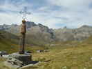 Author : Siberian Wolf 10, Comment : Septembre 2010. Voilà la croix qui donne son nom au col. Derrière les Aiguilles de l'Argentière et à l'extrême-droite la Cime du Sambuis (2734m).