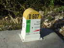 Author : Siberian Wolf 10, Comment : Mars 2019. Bien que cette borne indique bien le pourcentage du kilomètre à venir, bien difficile, l'altitude est à l'évidence erronée. Au vu des cartes IGN, je dirais qu'elle est à peu près de 350m à ce niveau et non pas 390m. De plus la borne du kilomètre indiquait une altitude de 268m pour une pente de 6 % au prochain km. Théoriquement, l'altitude devrait donc être ici de 328m, ça ne colle pas du tout.