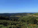 Montée : Col de Meyrand depuis Valgorge, Commentaire : Entre Loubaresse et le sommet. Le massif dans le fond (à l'ouest) est le Mont Lozère.