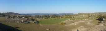 Auteur : Ulysse R, Commentaire : Ici, sur le plateau de l'hospitalet, on est au point culminant de toute la corniche des cévennes. Et c'est tout dégagé. On apercoit Barre des cévennes au fond...