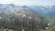 Montée : Col de l'Iseran depuis Lanslebourg, Commentaire : La route qui monte depuis Bonneval-sur-Arc. En-bas, à droite, le Pont de la Neige. En arrière-plan, le glacier de l'Albaron.