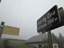 Montée : Col de Cou depuis Fessy, Commentaire : Pas folichonne la photo prise dans le brouillard ! On peut aussi s'apercevoir que le col est envahi par les constructions. 