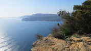 Montée : Corniche des Crêtes depuis Cassis, Commentaire : Vue à contre jour sur les calanques.