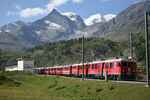 Montée : Passo del Bernina depuis Samedan, Commentaire : La rame descendante du RHB en gare de Bernina Lagalb