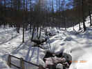 Auteur : Elki, Commentaire : Ruisseau que l'on croise en skis ou raquettes l'hiver et en vélo l'été (photo suivante)