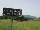 Montée : Col de Saxel depuis Bons en Chablais, Commentaire : Le panneau que l'on découvre en arrivant au sommet. En arrière-plan, la montagne des Voirons où l'on peut aller en poursuivant la montée su 6 km. 