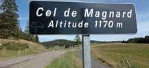 Montée : Col de Magnard / Lajoux depuis Saint Claude, Commentaire : Le col Magnard n'est pas reconnu par les 100 cols. Par cette route, on accède à Lajoux dont on devine les premières maisons. 
