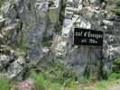 Montée : Col d'Evosges depuis Saint Rambert en Bugey, Commentaire : Au col, la route passe entre les rochers. 