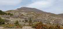 Montée : Col de Geine depuis Eygaliers, Commentaire : La garrigue semble s'imposer sur les crêtes sommitales. 