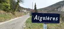 Montée : Col de Geine depuis Eygaliers, Commentaire : Le hameau d'Aiguières est au-dessus du col du même nom. On le traverse pour atteindre le col de Geine. 