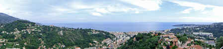 Auteur : Elki, Commentaire : Une belle vue panoramique de Menton avec à droite Le Cap Martin
