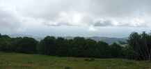 Montée : Grand Ballon depuis Cernay, Commentaire : Vue sur la plaine d'Alsace assombrie par la masse nuageuse. 