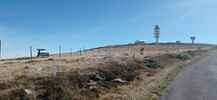 Montée : Pierre sur Haute depuis Col du Béal, Commentaire : Le sommet de Pierre sur Haute, avec l'arrivée du téléski et le relai hertzien qui est sur un terrain militaire. 