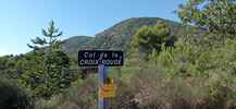 Montée : Col de la Croix Rouge depuis Les Pilles, Commentaire : La vue au col. A l'arrière-plan, on voit l'antenne de Garde Grosse. 