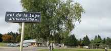 Montée : Col de la Loge depuis Sail sous Couzan, Commentaire : Au col, on trouve le foyer d'accueil pour le ski de fond. 