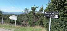 Montée : Col de Perty depuis La Combe, Commentaire : Le col est signalé par le traditionnel panneau noir. 