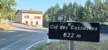Montée : Col des Cassettes depuis Tarare, Commentaire : Tout droit, on va à Valsonne. A gauche, on va au col des Sauvages par une petite route bien tranquille. 