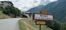 Montée : Refuge de Rosuel depuis Landry, Commentaire : Arrivée au village de Peisey. 