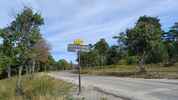 Montée : Col de la Liguière depuis Saint Saturnin les Apt, Commentaire : Panneau sommital et végétation méditerranéenne aride typique. 
