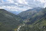 Montée : Furkapass depuis Oberwald, Commentaire : Gletsch et la longue ligne droite qui le surplombe