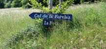 Montée : Col de la Forclaz de Queige depuis Queige, Commentaire : Panneau directionnel à Champ Gilbert.