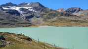 Montée : Passo del Bernina depuis Samedan, Commentaire : Le Lac Blanc sous le glacier de la Cambrena, en contrebas de la route du col. 