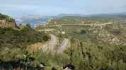 Montée : Corniche des Crêtes depuis La Ciotat, Commentaire : La route des crêtes vue vers le nord-ouest, au point le plus haut de l'itinéraire. 