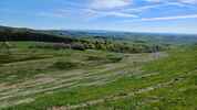 Montée : Puy de Chambourguet depuis La Tour d'Auvergne, Commentaire : Vue sur les Monts du Cantal. Photo prise au carrefour de la D 645 et de la D 616.