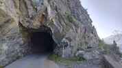 Montée : Auris en Oisans depuis Bourg d'Oisans, Commentaire : C'est le seul tunnel de cet itinéraire. Il y a aussi des paravalanches. 