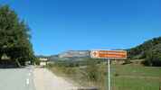 Montée : Col du Bel Homme depuis Broves, Commentaire : Si on part de La Bastide, on passe à La Colle (83-0910). Du haut de ce col, on voit derrière nous la Montagne de Brouis au pied de laquelle se trouve Bargème, le plus haut village du Var, qui porte le label "plus beau village de France". 