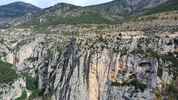 Montée : Cirque de Vaumale depuis D71, Commentaire : Vue sur la rive droite des Gorges du Verdon, dans le département des Alpes-de-Haute-Provence. 