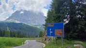 Montée : Passo Sella depuis Plan de gralba, Commentaire : A la bifurcation de la route qui va au passo Gardena. 