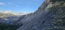 Montée : Col de la Barbenière depuis le Moulin de Rigaud, Commentaire : Le surprenant surplomb du mont Mairola&period;&period;&period;et son creu de vall&eacute;e avec Rigaud