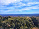 Montée : Le Malmont depuis Draguignan, Commentaire : Plein sud&comma; vue sur Draguignan et le massif des Maures dans le fond&period;