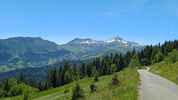 Montée : Lachat depuis Feissons sur isere, Commentaire : Vue sur Valmorel et le Cheval Noir&period; 