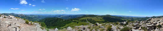 Author : Siberian Wolf 10, Comment : Photo t&eacute;l&eacute;charg&eacute;e sur Wikim&eacute;dia Commons &lpar;auteur&colon; MartinD&rpar;&colon; panorama depuis le Mont Gerbier de Jonc&period;