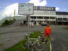 Montée : Station de Luz Ardiden depuis Luz Saint Sauveur, Commentaire : 20 juin 2012 : station déserte... Juste deux ou trois cyclistes, des moutons et quelques marmottes...