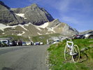 Auteur : Momo, Reactie : 22 juin 2012 : le Col des Tentes (2208 m) n'est signalé par aucun  panneau : juste un parking déjà rempli de voitures à 9 H 30 du matin. Mon vélo se sent bien seul !
